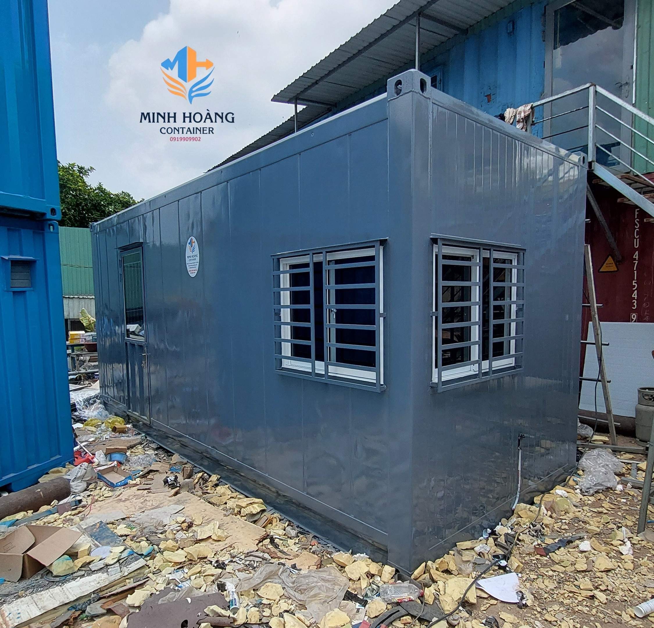 Nhà container 20 feet xám bóng có wc, điện, đèn, quạt đầy đủ tiện nghi